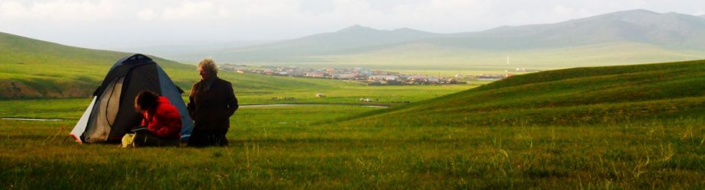 Bivouac de steppe dans le centre monts Khangai en Mongolie