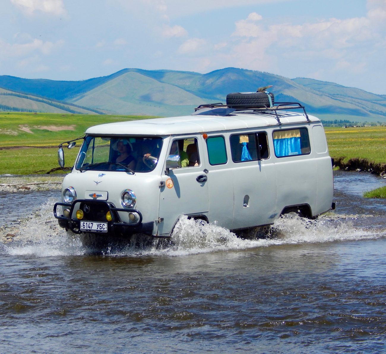 Traversée 4X4 de la rivière Orkhon en Mongolie