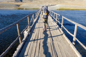 Pont rivière en Altai Mongolie